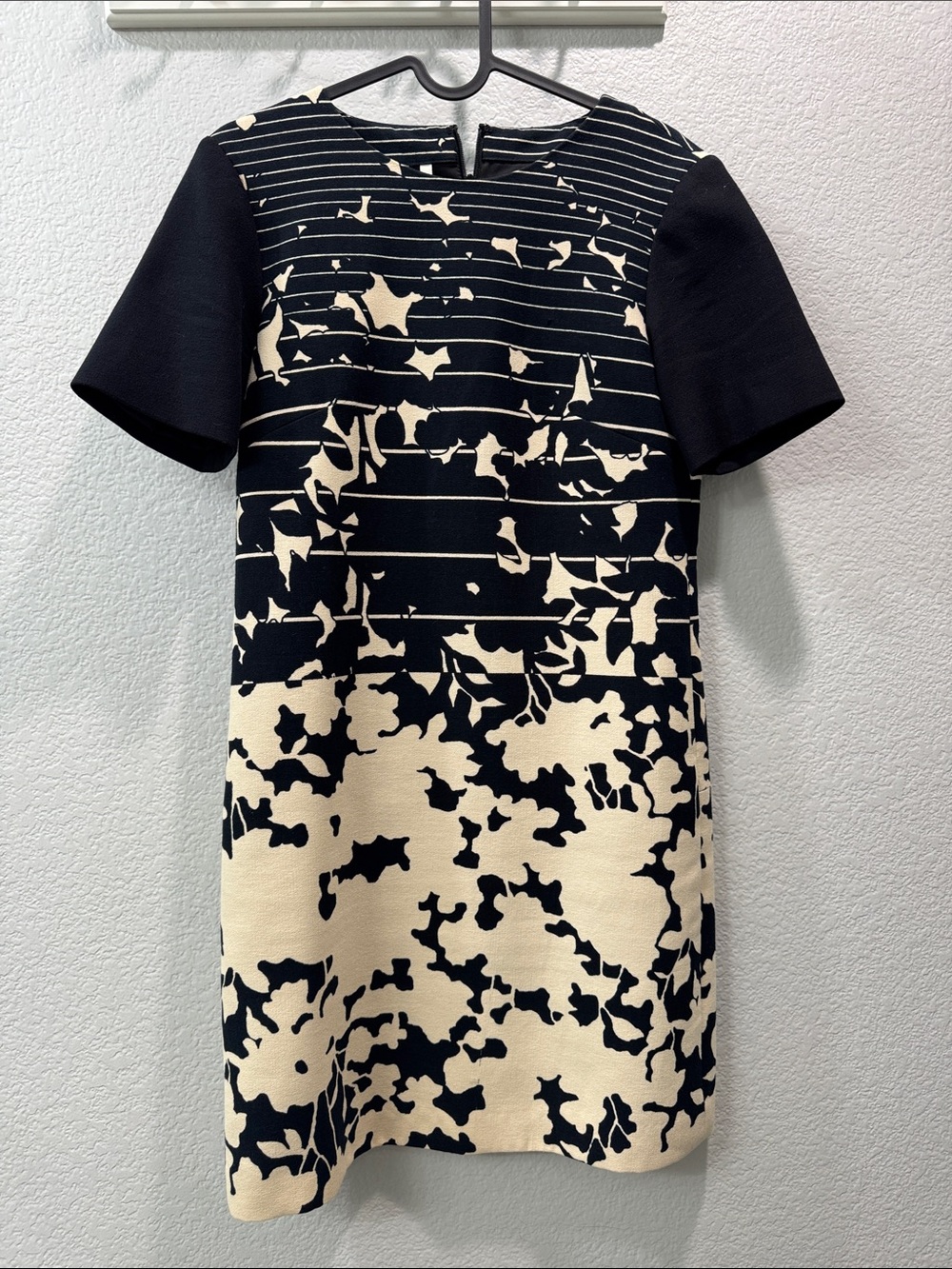 10 Crosby Derek Lam Black and Cream Graphic Print Short-Sleeve Dress